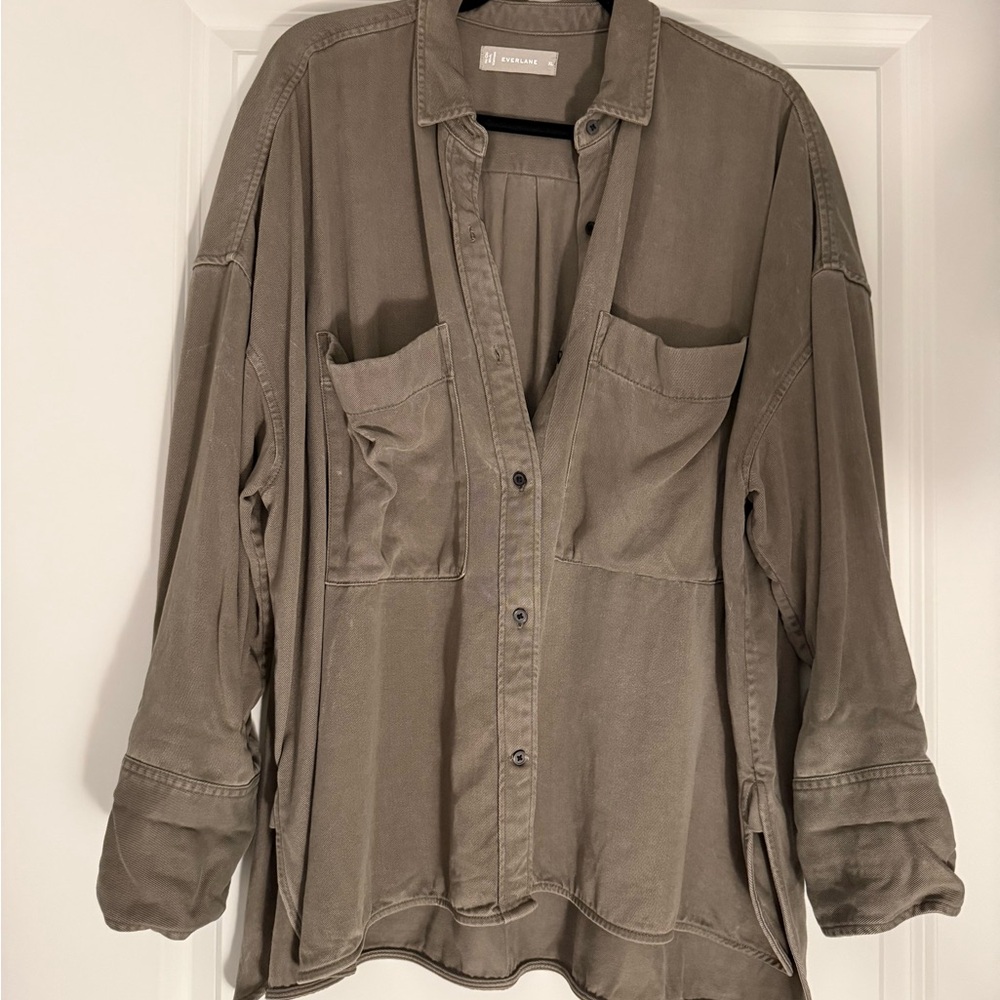 Everlane The Boxy Overshirt Buttersoft khaki